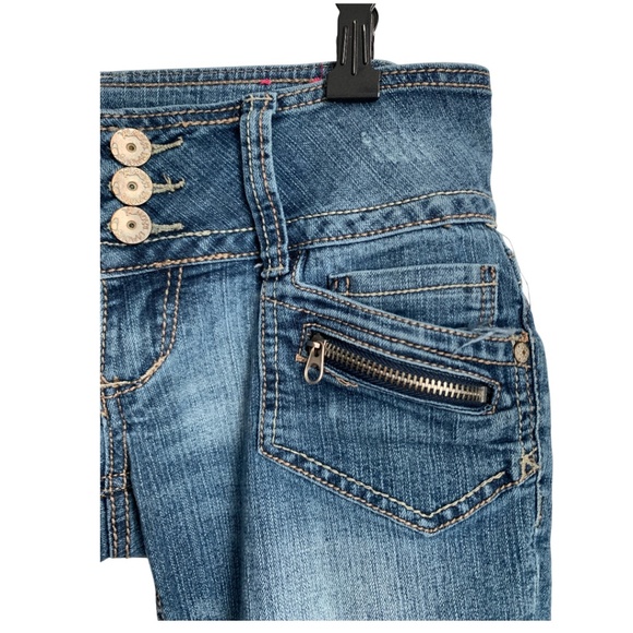 Almost Famous Women's Jeans Size 7 Cropped Jeans Embroidered Y2K - Picture 5 of 7